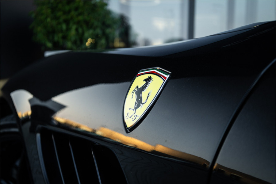 Ferrari GTC4Lusso 6.3 V12 - 4-zits l Lift l Passanger Display l Carbon l Panorama