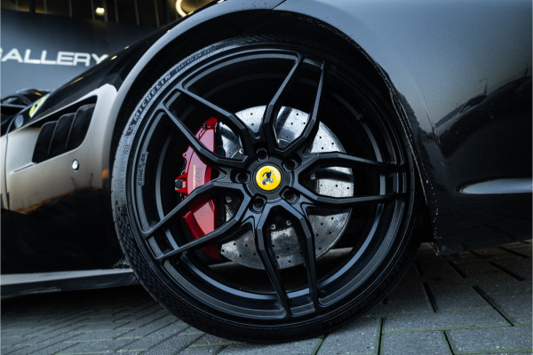 Ferrari GTC4Lusso 6.3 V12 - 4-zits l Lift l Passanger Display l Carbon l Panorama