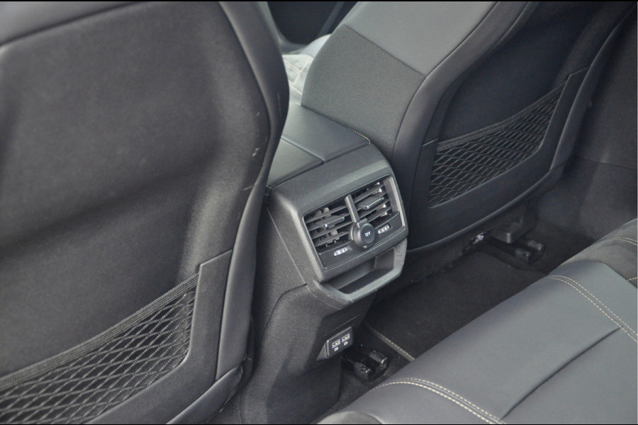 Peugeot 3008 1.6 HYbrid 225 GT | Focal | Black Pack | 19 inch
