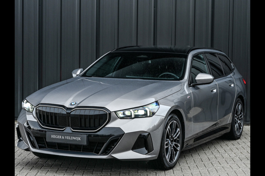 BMW 5 Serie Touring 530e xDrive | M-Sport Pro | Panoramadak | Harman Kardon audio | M-Sport Suspension | Adaptive Led | Driving Assistant Pl