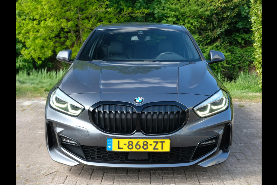 BMW 1-serie 118i Business Edition Plus 136 PK | M -Sport | Lederen Bekleding | Navigatie | Stoelverwarming | Sportstoelen | Virtual Cockpit | Climate Controle