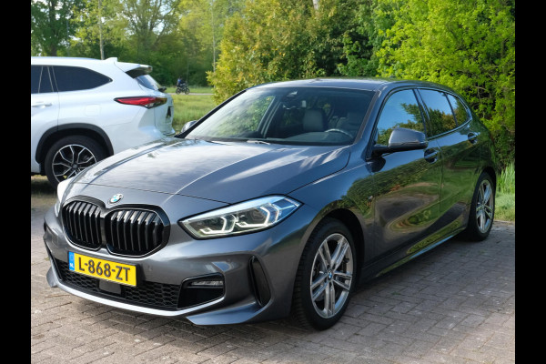 BMW 1-serie 118i Business Edition Plus 136 PK | M -Sport | Lederen Bekleding | Navigatie | Stoelverwarming | Sportstoelen | Virtual Cockpit | Climate Controle