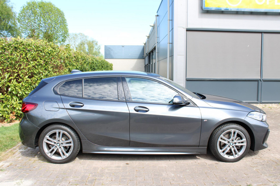 BMW 1-serie 118i Business Edition Plus 136 PK | M -Sport | Lederen Bekleding | Navigatie | Stoelverwarming | Sportstoelen | Virtual Cockpit | Climate Controle