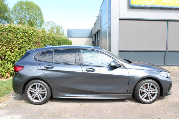 BMW 1-serie 118i Business Edition Plus 136 PK | M -Sport | Lederen Bekleding | Navigatie | Stoelverwarming | Sportstoelen | Virtual Cockpit | Climate Controle