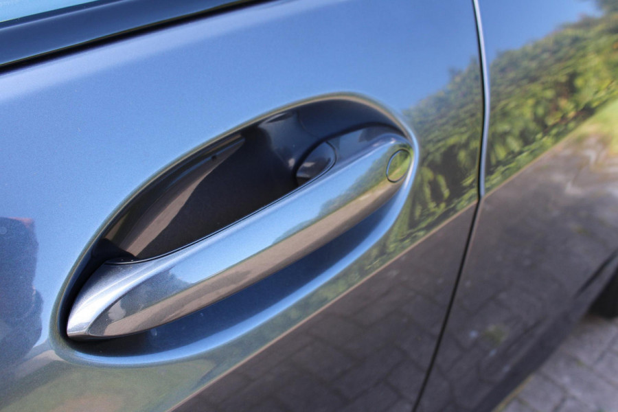 BMW 1-serie 118i Business Edition Plus 136 PK | M -Sport | Lederen Bekleding | Navigatie | Stoelverwarming | Sportstoelen | Virtual Cockpit | Climate Controle