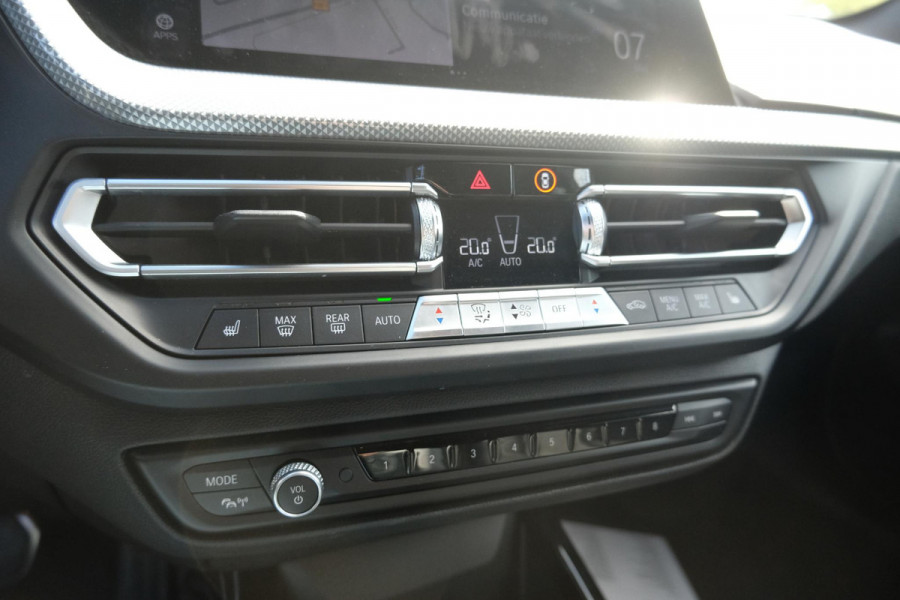 BMW 1-serie 118i Business Edition Plus 136 PK | M -Sport | Lederen Bekleding | Navigatie | Stoelverwarming | Sportstoelen | Virtual Cockpit | Climate Controle