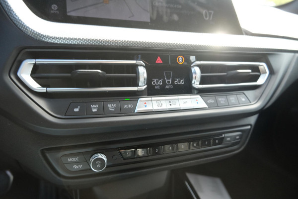 BMW 1-serie 118i Business Edition Plus 136 PK | M -Sport | Lederen Bekleding | Navigatie | Stoelverwarming | Sportstoelen | Virtual Cockpit | Climate Controle