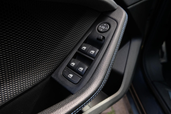 BMW 1-serie 118i Business Edition Plus 136 PK | M -Sport | Lederen Bekleding | Navigatie | Stoelverwarming | Sportstoelen | Virtual Cockpit | Climate Controle