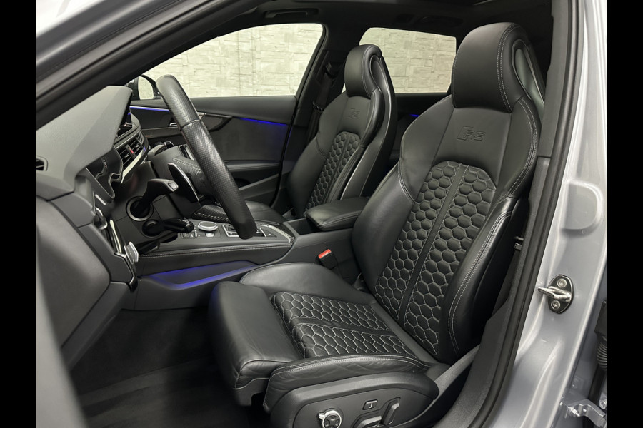 Audi RS4 Avant 2.9 TFSI A4 Quattro | Carbon | Panorama | RS-Dynamic | ACC | 360 Camera | Matrix-LED | Keyless-Entry | Massage | 20 inch | Memory | Black-Optic | 3-Zone Clima | Tour-Pakket | Getint Glas | Sfeerverlichting | Autom. Parkeren | Virtual-Cockpit |