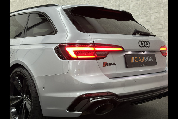 Audi RS4 Avant 2.9 TFSI A4 Quattro | Carbon | Panorama | RS-Dynamic | ACC | 360 Camera | Matrix-LED | Keyless-Entry | Massage | 20 inch | Memory | Black-Optic | 3-Zone Clima | Tour-Pakket | Getint Glas | Sfeerverlichting | Autom. Parkeren | Virtual-Cockpit |