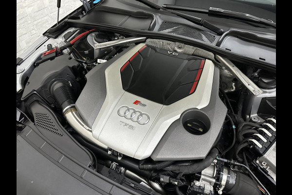 Audi RS4 Avant 2.9 TFSI A4 Quattro | Carbon | Panorama | RS-Dynamic | ACC | 360 Camera | Matrix-LED | Keyless-Entry | Massage | 20 inch | Memory | Black-Optic | 3-Zone Clima | Tour-Pakket | Getint Glas | Sfeerverlichting | Autom. Parkeren | Virtual-Cockpit |