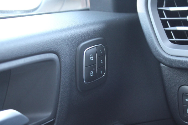 Ford Kuga 2.5 PHEV Vignale | Panorama Dak | Adaptive Cruise Control | Winterpack | Full LED | Volledig Lederen Interieur |