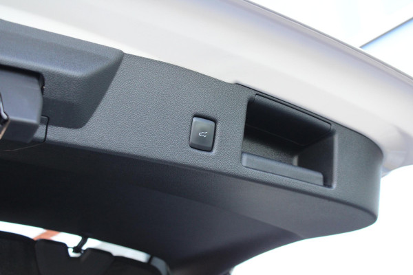 Ford Kuga 2.5 PHEV Vignale | Panorama Dak | Adaptive Cruise Control | Winterpack | Full LED | Volledig Lederen Interieur |