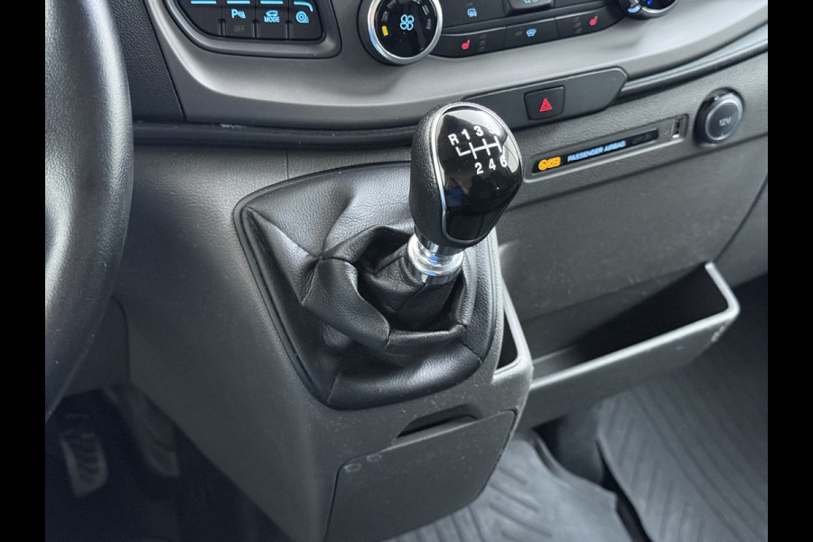Ford Transit 310 2.0 TDCI L2H2 3-Persoons Camera Airco Stoelverwarming Elek.Stoel Cruise Control Pdc Lane Assist Trend Betonplex Vloer Wandbetimmering Schuifdeur Voorruitverwarming 1e Eigenaar Origineel Nederlandse Bus