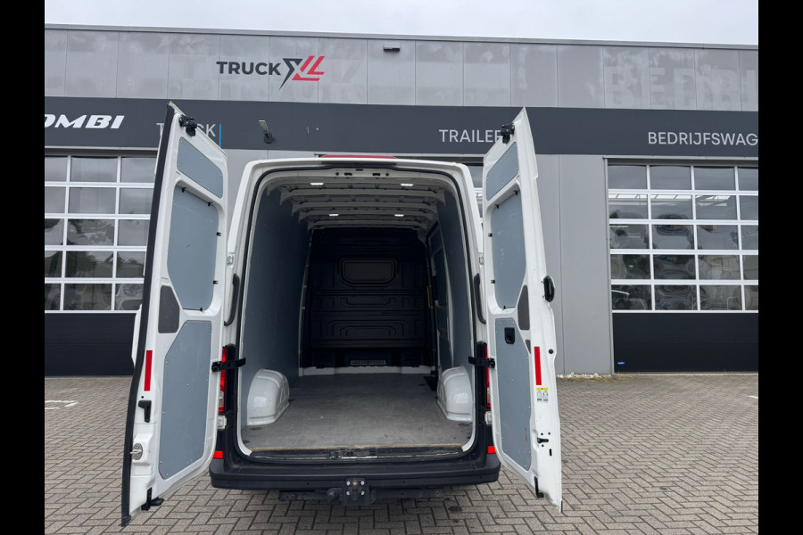 Volkswagen Crafter 35 2.0 TDI L3H3 > Trekhaak/P sensoren/Navigatie