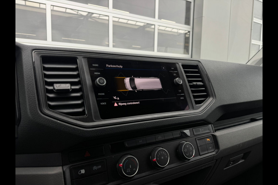 Volkswagen Crafter 35 2.0 TDI L3H3 > Trekhaak/P sensoren/Navigatie