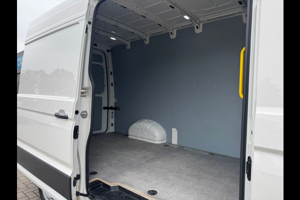 Volkswagen Crafter 35 2.0 TDI L3H3 > Trekhaak/P sensoren/Navigatie