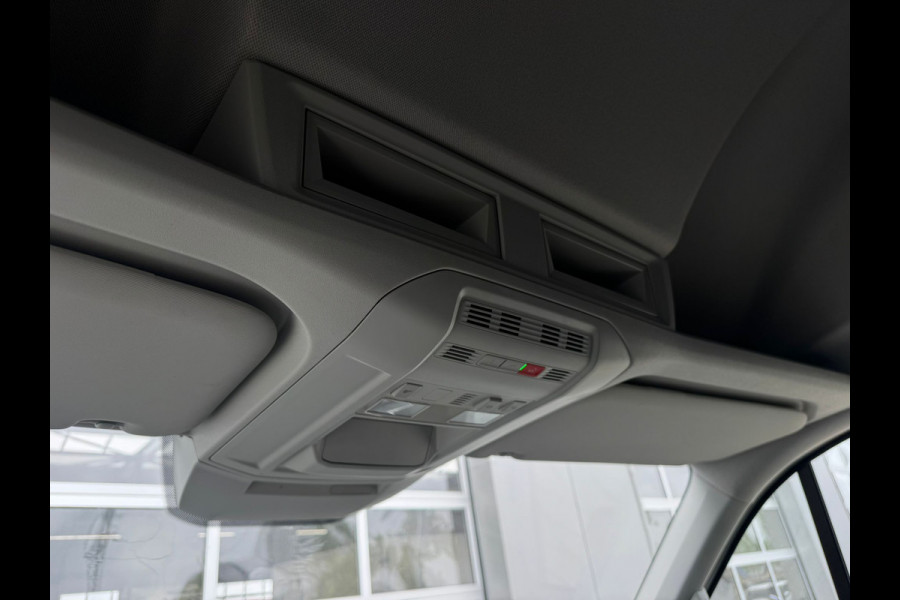 Volkswagen Crafter 35 2.0 TDI L3H3 > Trekhaak/P sensoren/Navigatie