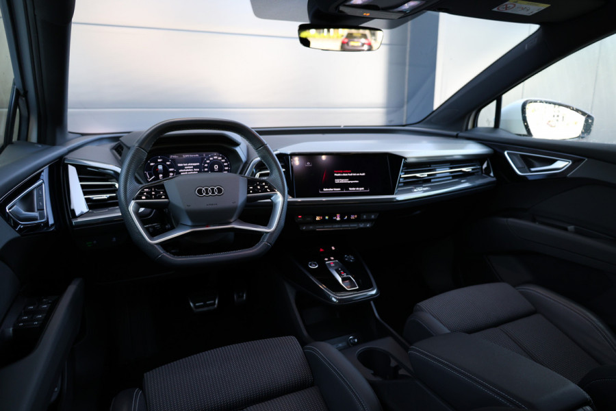 Audi Q4 e-tron 40 S edition 77 kWh | BTW | CAMERA | STOELVERWARMING | ACC | 19'' |