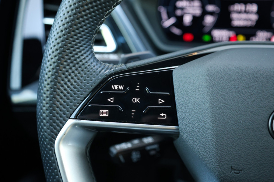 Audi Q4 e-tron 40 S edition 77 kWh | BTW | CAMERA | STOELVERWARMING | ACC | 19'' |