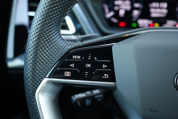 Audi Q4 e-tron 40 S edition 77 kWh | BTW | CAMERA | STOELVERWARMING | ACC | 19'' |