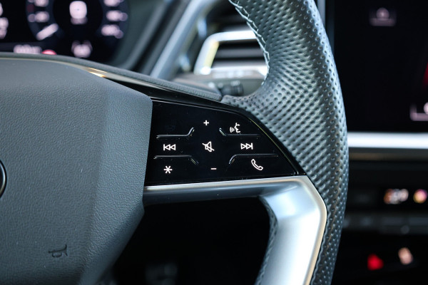 Audi Q4 e-tron 40 S edition 77 kWh | BTW | CAMERA | STOELVERWARMING | ACC | 19'' |
