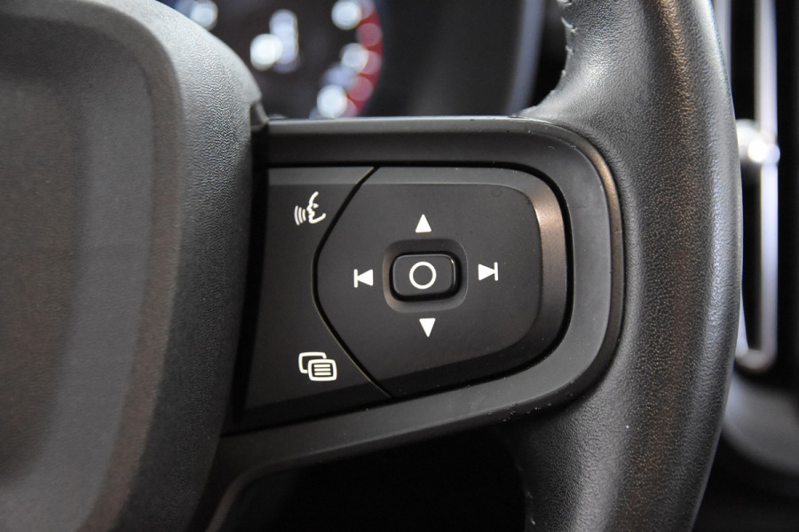 Volvo XC40 1.5 T2 Momentum Core Automaat *1ste Eigenaar*Navigatie*PDC*