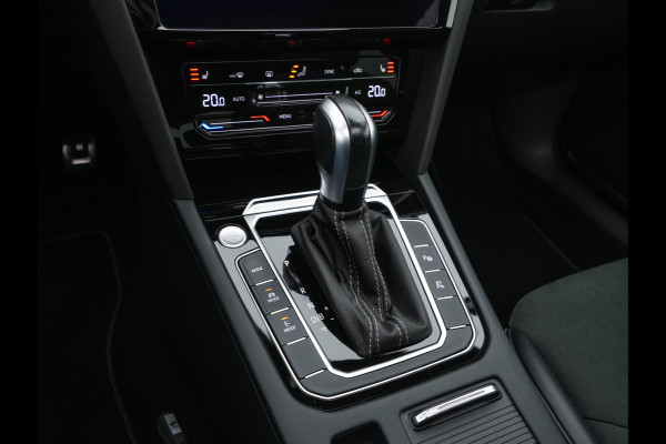 Volkswagen Arteon 1.4 TSI eHybrid R-Line Business+ (Plug-In) (INCL-BTW) *PANO | HEAD-UP | LEATHER-MICROFIBRE | FULL-LED | TOPVIEW | ADAPTIVE-CRUISE | BLINDSPOT | HEATED-SPORTSEATS | KEYLESS | NAVI-FULLMAP | PRIVACYGLASS | SHIFTPADDLES | DIGI-COCKPIT |