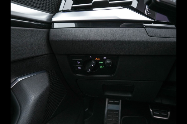 Volkswagen Arteon 1.4 TSI eHybrid R-Line Business+ (Plug-In) (INCL-BTW) *PANO | HEAD-UP | LEATHER-MICROFIBRE | FULL-LED | TOPVIEW | ADAPTIVE-CRUISE | BLINDSPOT | HEATED-SPORTSEATS | KEYLESS | NAVI-FULLMAP | PRIVACYGLASS | SHIFTPADDLES | DIGI-COCKPIT |