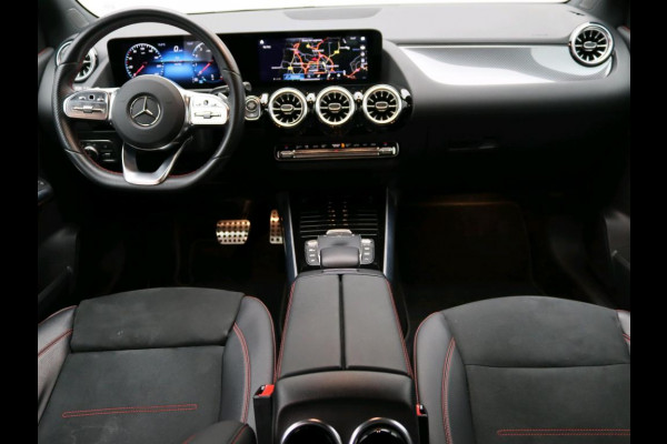 Mercedes-Benz B-Klasse 180 Business Solution AMG AMG Line | Night Pakket | Sfeerverlichting | Achteruitrijcamera | Ledkoplampen | Inclusief 24 maanden Mercedes-Benz Certified garantie voor Europa.