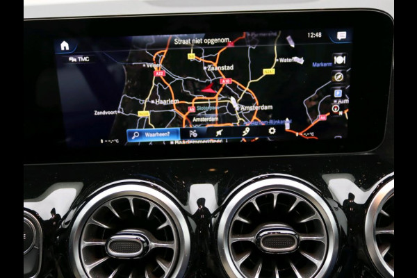 Mercedes-Benz B-Klasse 180 Business Solution AMG AMG Line | Night Pakket | Sfeerverlichting | Achteruitrijcamera | Ledkoplampen | Inclusief 24 maanden Mercedes-Benz Certified garantie voor Europa.
