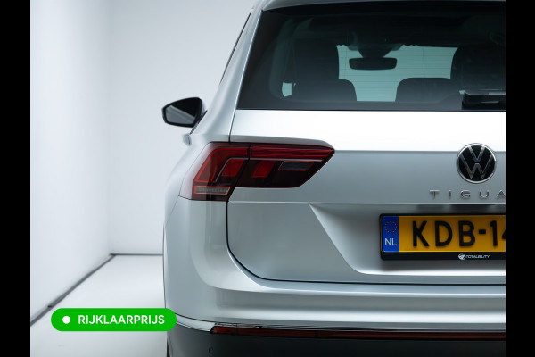 Volkswagen Tiguan 1.4 TSI eHybrid Business | Elec. Panoramadak | Stoel- & Stuurverwarming | Adap. Cruise | Elc. achterklep | All season banden, PDC V+A, IQ Led