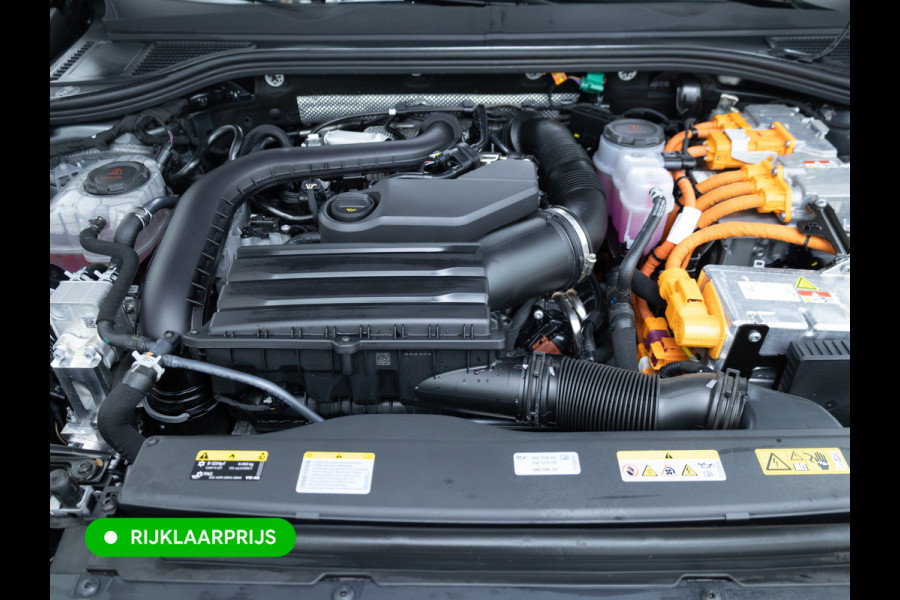 Volkswagen Passat Variant 1.5 eHybrid Business | 2 Ergo active stoelen | Wegklapbare trekhaak | Stoel- & Stuurverwarming | Adap. Cruise | Navigatie, Headup display, App. connect.
