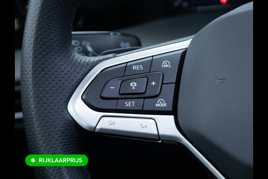 Volkswagen Golf 1.5 eTSI R-Line Edition | Panoramadak | Elect. Trekhaak | Stoel- & Stuurverw. | Adap. Cruise | Achteruitrijcamera, Apple Carplay, Android auto