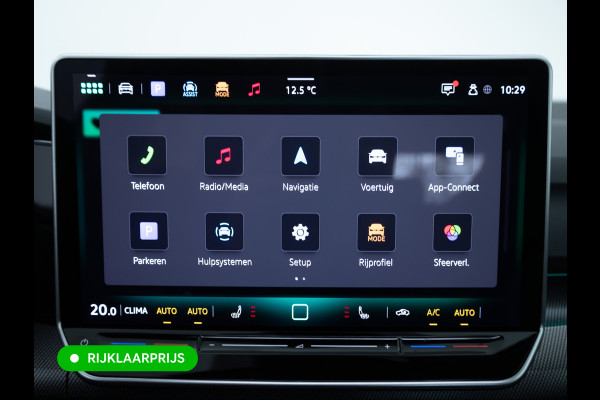 Volkswagen Golf 1.5 eTSI R-Line Edition | Panoramadak | Elect. Trekhaak | Stoel- & Stuurverw. | Adap. Cruise | Achteruitrijcamera, Apple Carplay, Android auto