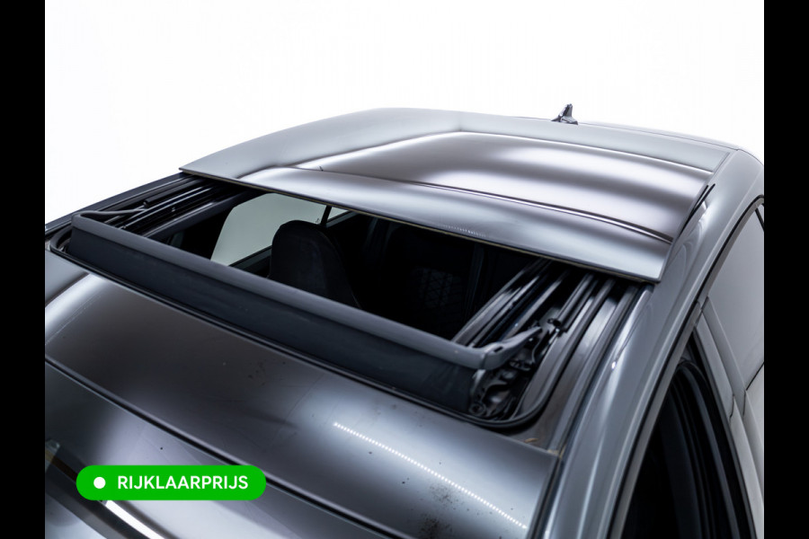 Volkswagen Golf 1.5 eTSI R-Line Edition | Panoramadak | Elect. Trekhaak | Stoel- & Stuurverw. | Adap. Cruise | Achteruitrijcamera, Apple Carplay, Android auto