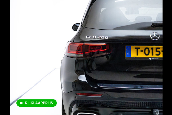 Mercedes-Benz Glb 200 AMG Line Night Pakket Panoramadak | Elec. trekhaak | Matrix Led | Elec. achterklep | Stoelverwarming | Camera | Navigatie, Cruise, Apple Carplay/app. connect