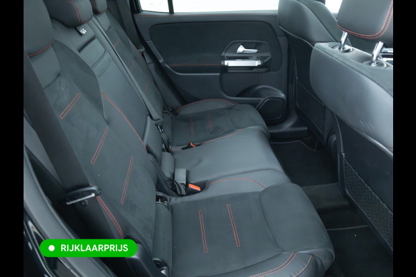 Mercedes-Benz Glb 200 AMG Line Night Pakket Panoramadak | Elec. trekhaak | Matrix Led | Elec. achterklep | Stoelverwarming | Camera | Navigatie, Cruise, Apple Carplay/app. connect