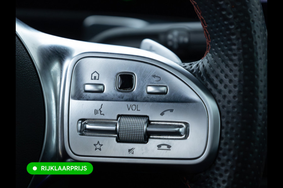 Mercedes-Benz Glb 200 AMG Line Night Pakket Panoramadak | Elec. trekhaak | Matrix Led | Elec. achterklep | Stoelverwarming | Camera | Navigatie, Cruise, Apple Carplay/app. connect
