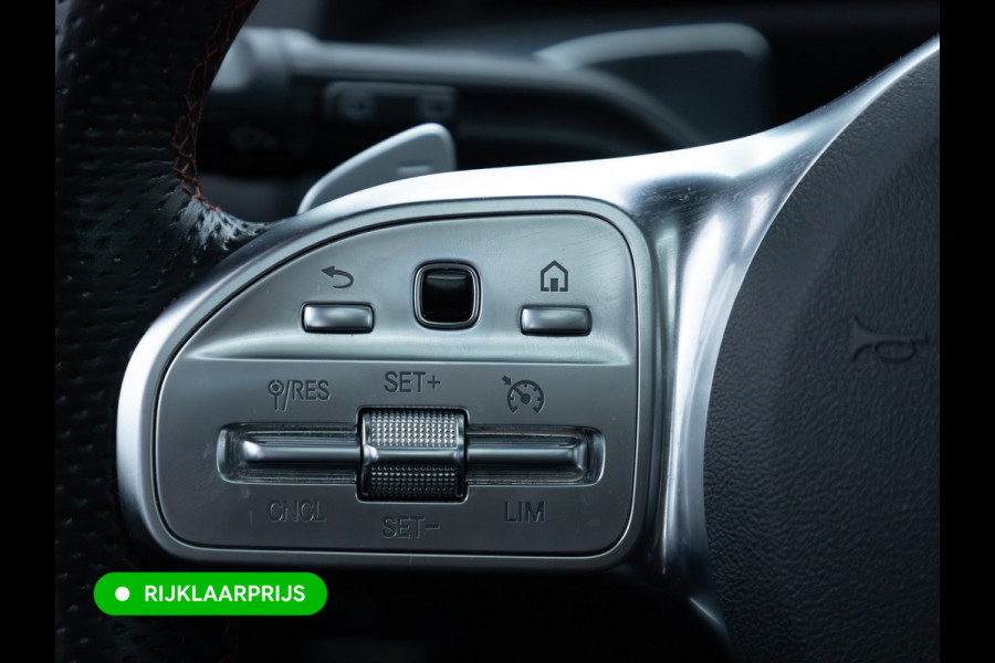 Mercedes-Benz Glb 200 AMG Line Night Pakket Panoramadak | Elec. trekhaak | Matrix Led | Elec. achterklep | Stoelverwarming | Camera | Navigatie, Cruise, Apple Carplay/app. connect
