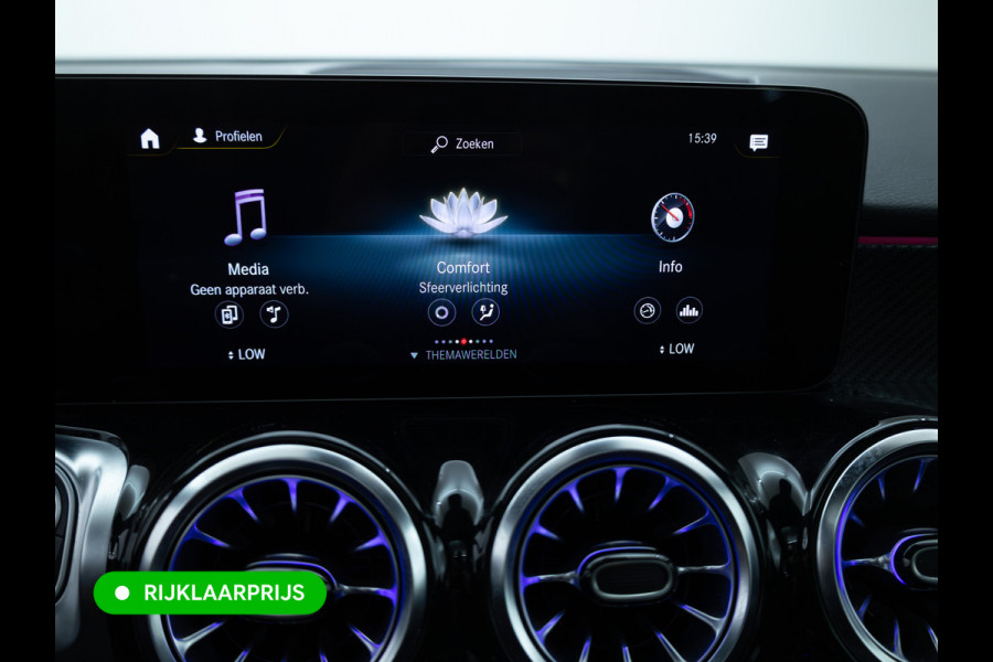 Mercedes-Benz Glb 200 AMG Line Night Pakket Panoramadak | Elec. trekhaak | Matrix Led | Elec. achterklep | Stoelverwarming | Camera | Navigatie, Cruise, Apple Carplay/app. connect