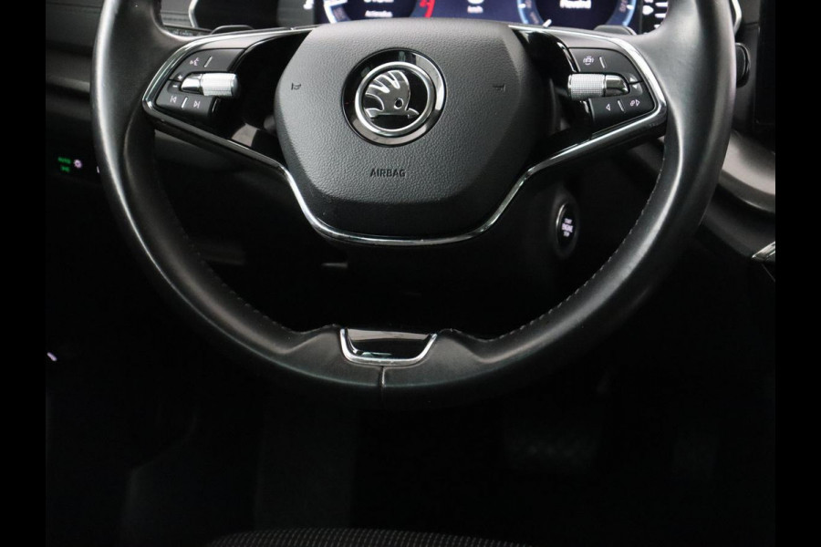 Škoda Octavia 1.0 e-TSI Business Edition | Stoelverwarming | Carplay | Navigatie | Full LED | Digital Cockpit | Cruise control | Parkeerhulp | Climate control | Bluetooth | Getint glas