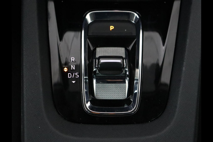 Škoda Octavia 1.0 e-TSI Business Edition | Stoelverwarming | Carplay | Navigatie | Full LED | Digital Cockpit | Cruise control | Parkeerhulp | Climate control | Bluetooth | Getint glas