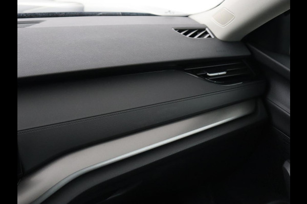Škoda Octavia 1.0 e-TSI Business Edition | Stoelverwarming | Carplay | Navigatie | Full LED | Digital Cockpit | Cruise control | Parkeerhulp | Climate control | Bluetooth | Getint glas