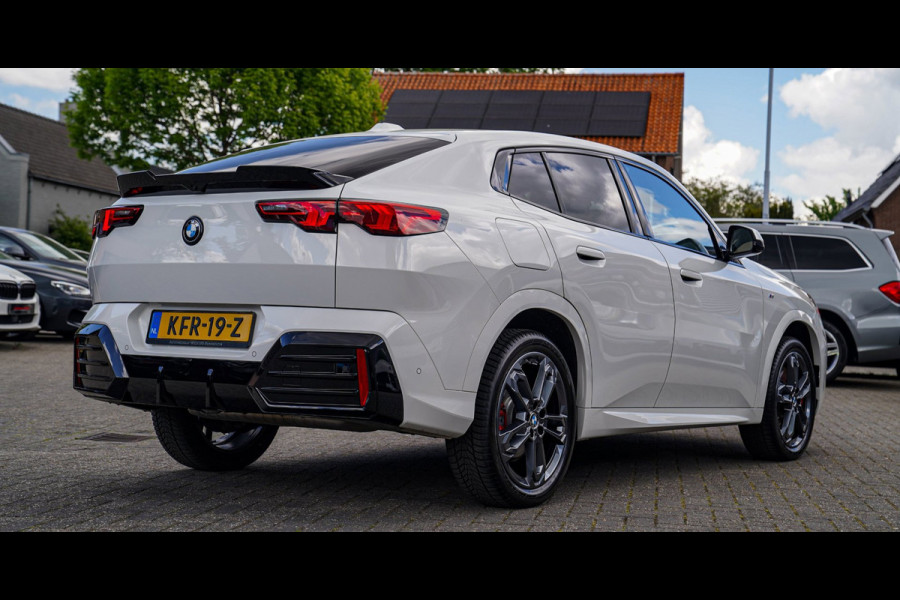 BMW X2 SDrive20i |M-pakket | BMW LED | Elektrische verstelbare stoelen | Camera | Elektrische trekhaak | M Pakket