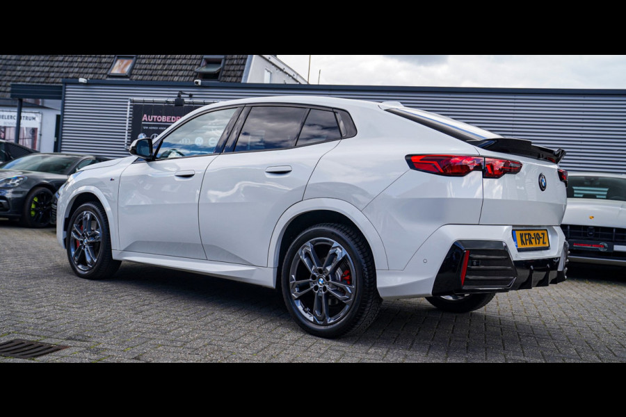 BMW X2 SDrive20i |M-pakket | BMW LED | Elektrische verstelbare stoelen | Camera | Elektrische trekhaak | M Pakket