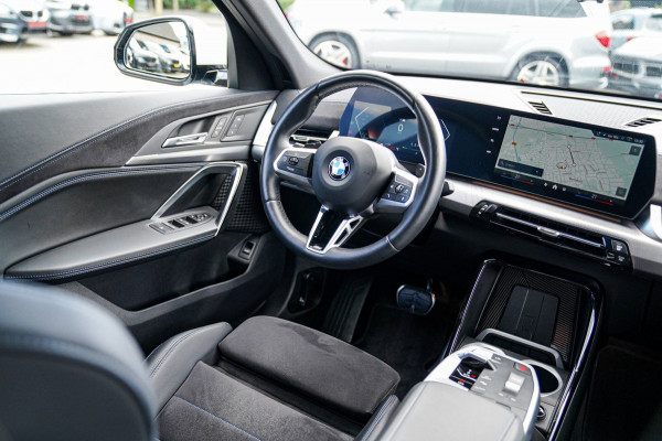 BMW X2 SDrive20i |M-pakket | BMW LED | Elektrische verstelbare stoelen | Camera | Elektrische trekhaak | M Pakket