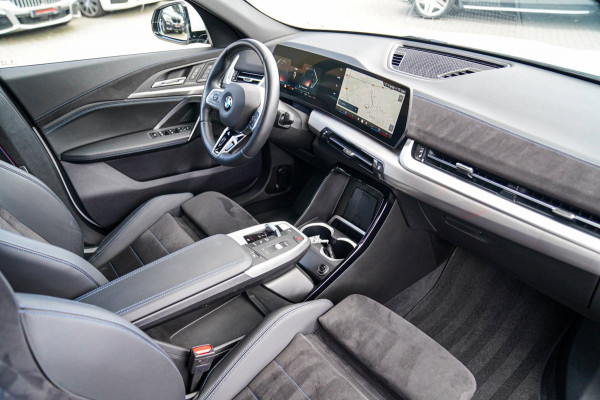 BMW X2 SDrive20i |M-pakket | BMW LED | Elektrische verstelbare stoelen | Camera | Elektrische trekhaak | M Pakket
