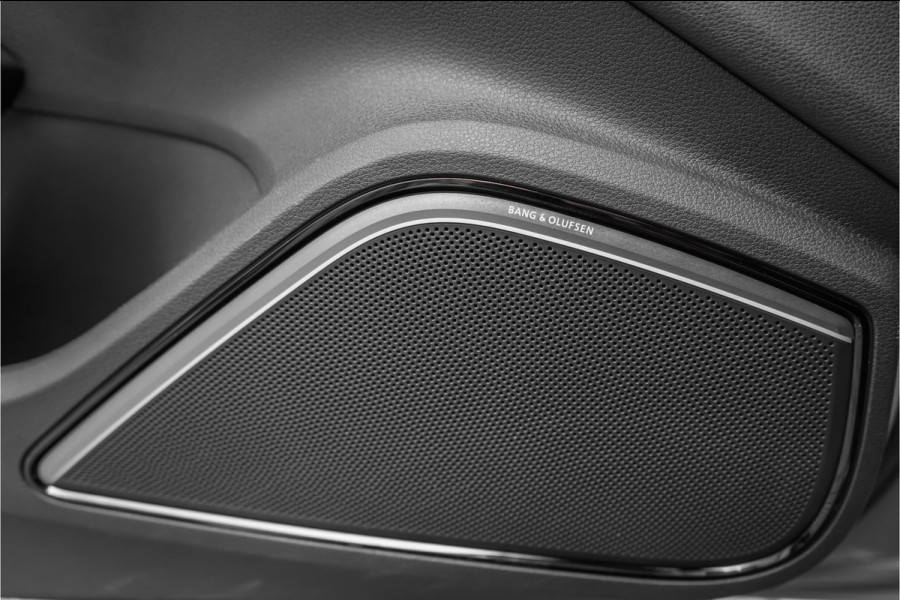 Audi A3 Limousine 2.5 TFSI RS 3 Quattro Pano RS Stoel B&O ACC 19"