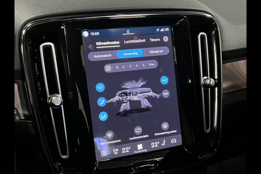 Volvo XC40 Ultimate Open dak | Adapt. cruise | 360 camera | Stuur-/stoelverwarming | Harman/Kardon | Memory | Carplay